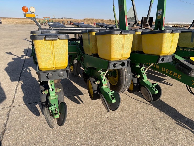 john-deere-7200-image-10