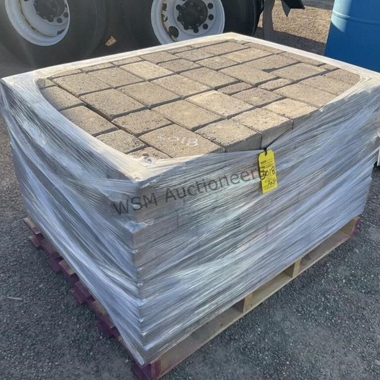 PALLET OF STONE PAVERS