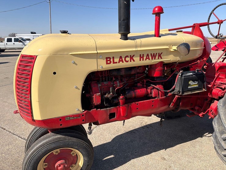 black-hawk-tractor-image-17