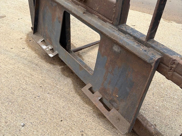 skidloader-quick-tach-bale-spear-image-5