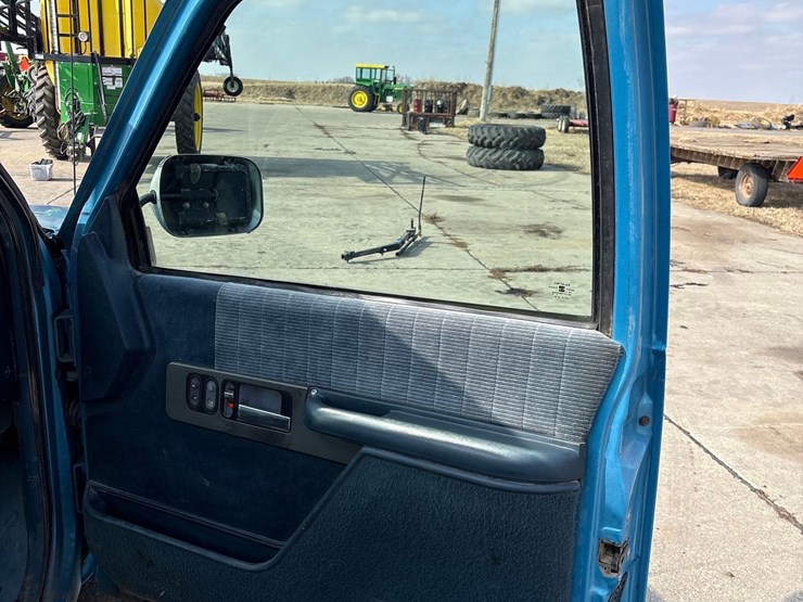 1994-chevrolet-silverado-1500-image-52