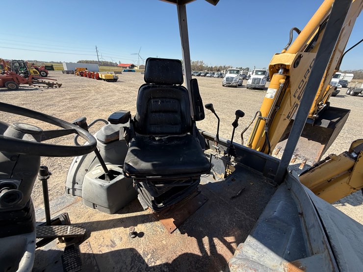 new-holland-555e-image-48