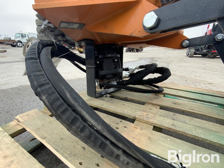 2025-massey-ferguson-730-image-15