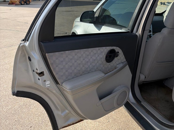 2006-chevrolet-equinox-image-30