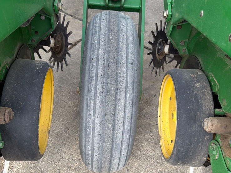 john-deere-7200-image-38