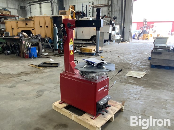 2025-massey-ferguson-730-image-3