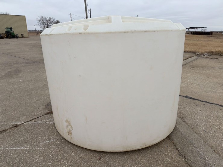 1300-gallon-poly-tank-image-3