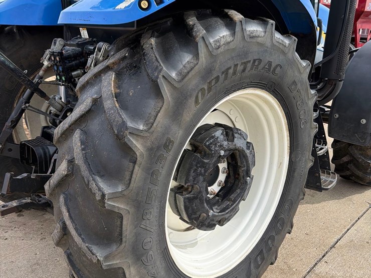 2011-new-holland-t6030-plus-image-10