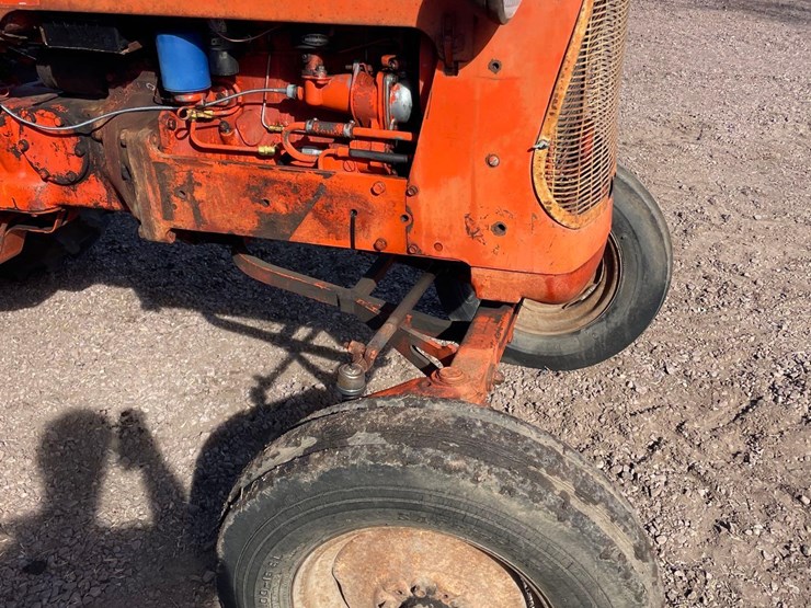 allis-chalmers-d15-2wd-tractor-image-11