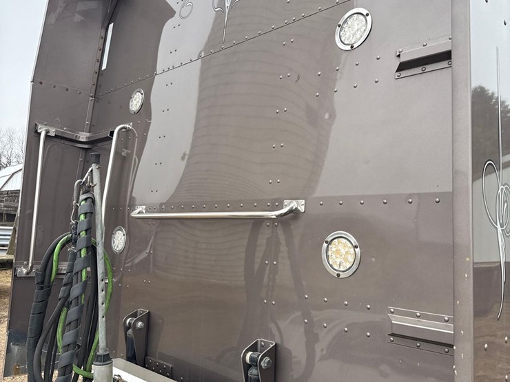 2016-peterbilt-389-image-61