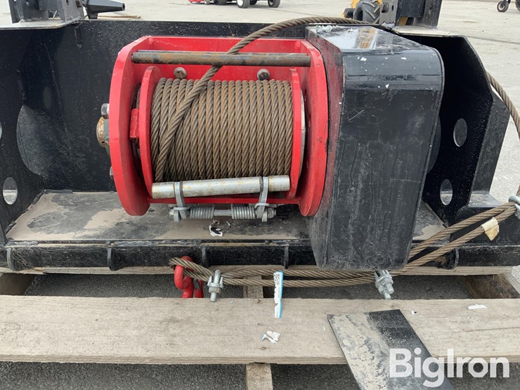 2025-massey-ferguson-730-image-18