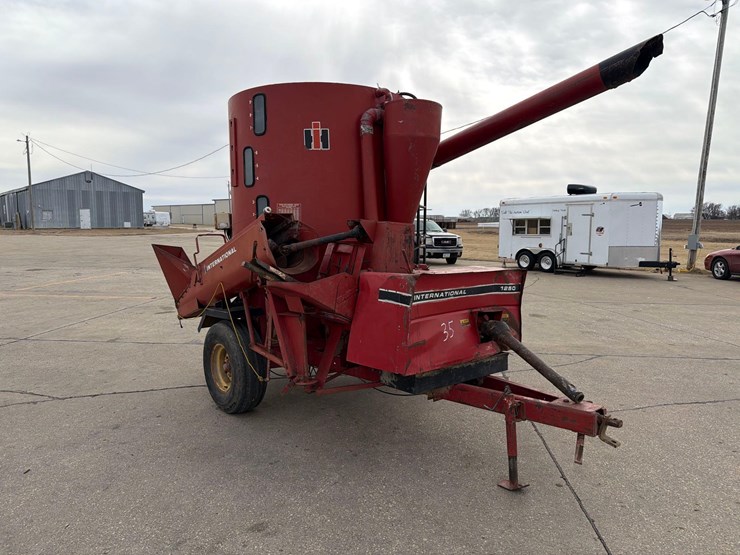 international-1250-image-1