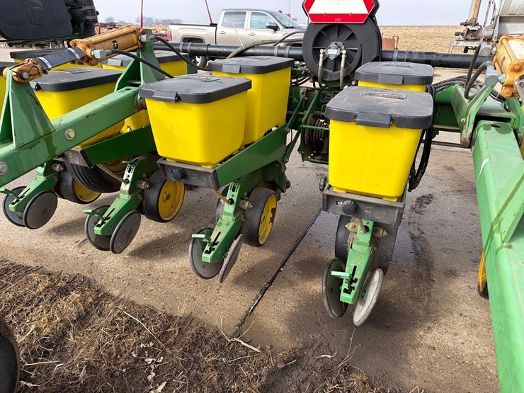 john-deere-7300-image-10