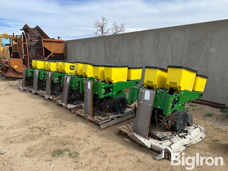 john-deere-12-image-1