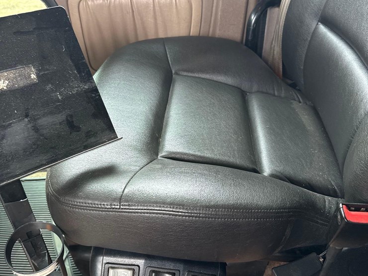 2016-peterbilt-389-image-78