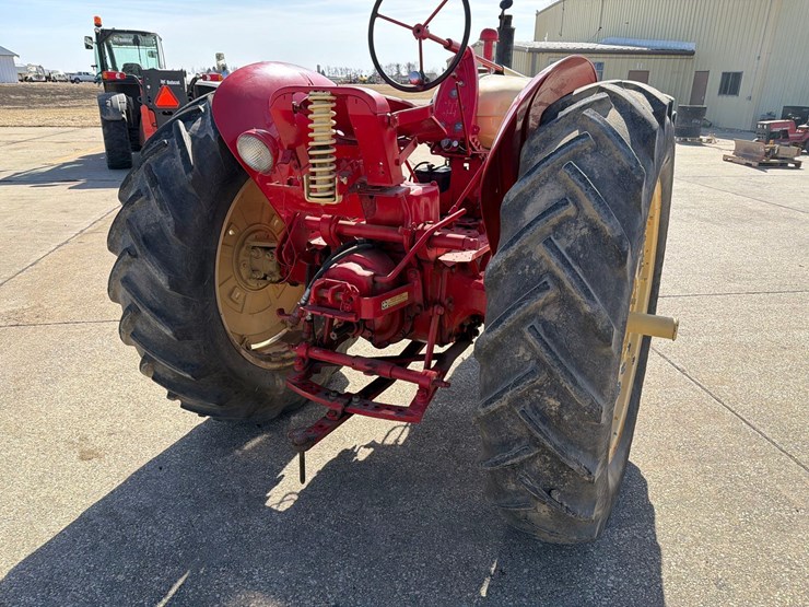 black-hawk-tractor-image-10