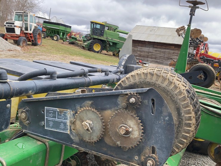 john-deere-7240-image-50