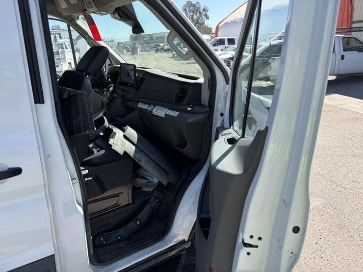 2022-ford-transit-image-12