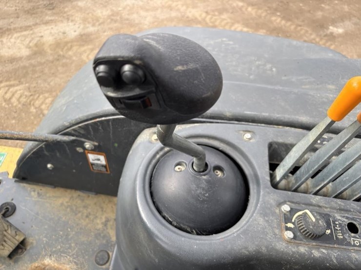 2017-deere-210lep-image-19