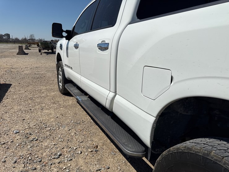 2017-nissan-titan-image-10