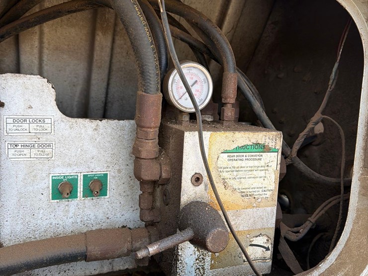 2014-wilson-grain-trailer-image-65