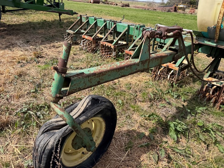 john-deere-12-image-33