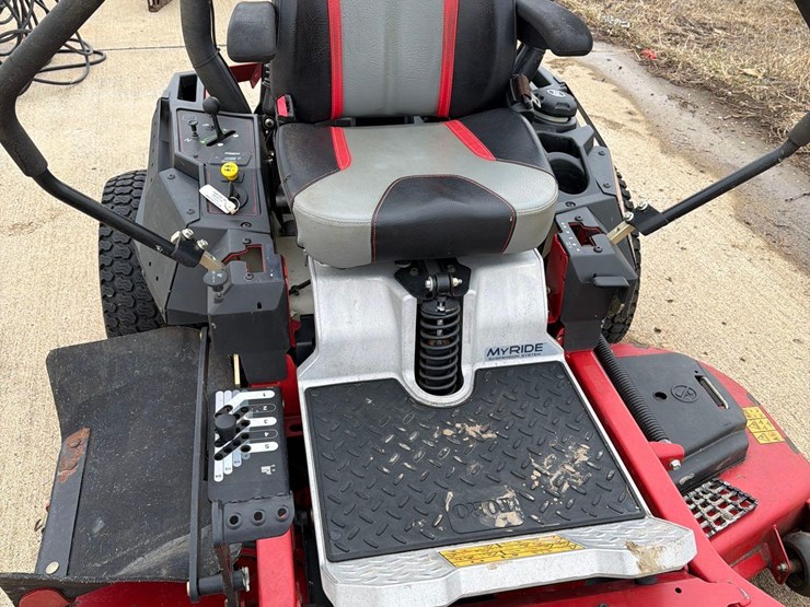 2019-toro-zero-turn-lawnmower-image-13