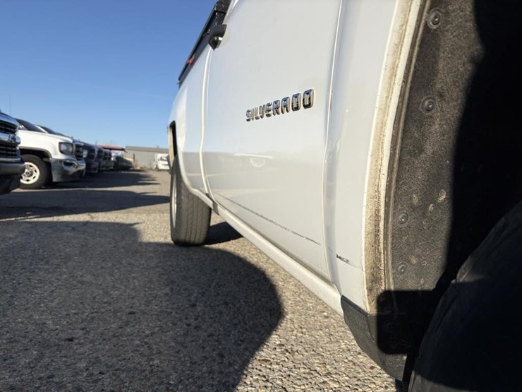 2018-chevrolet-1500-image-33