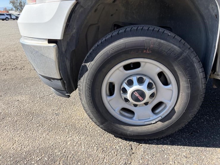 2012-gmc-sierra-2500-image-10