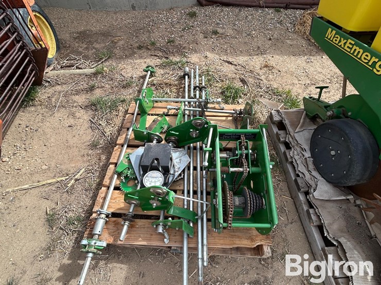 john-deere-12-image-10