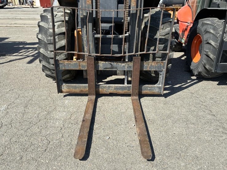 2015-case-586h-image-7