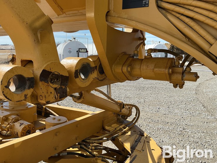 2004-caterpillar-140h-image-17