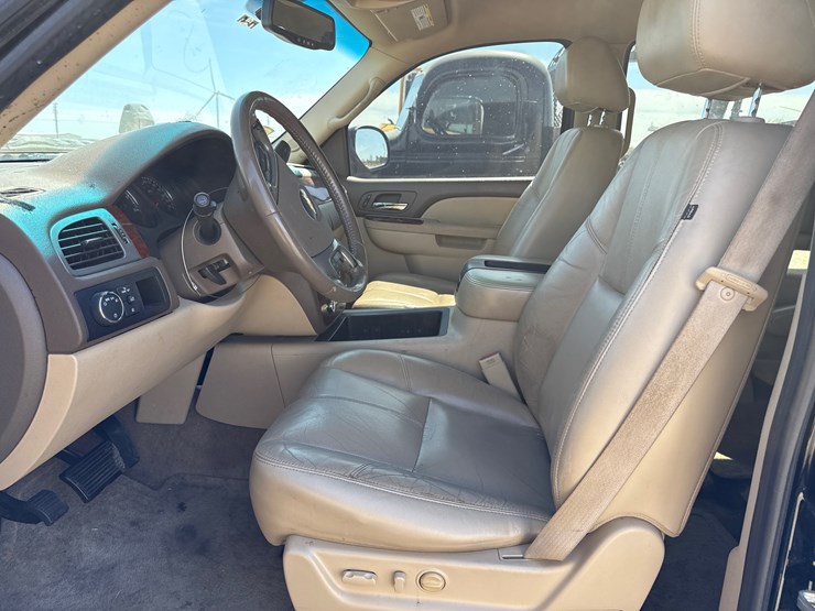 2010-chevrolet-tahoe-image-33