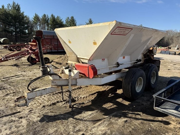 chandler-lime/fertilizer-spreader-image-1