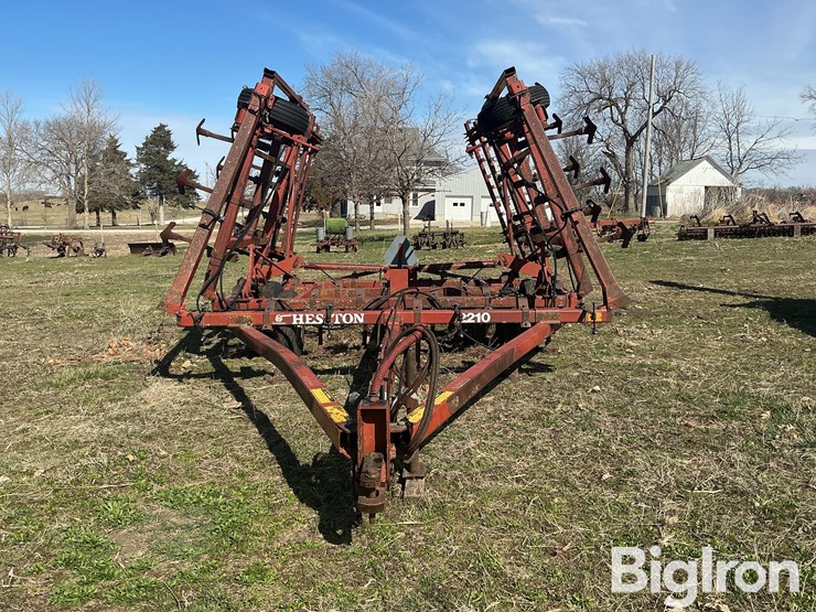 hesston-2210-image-2