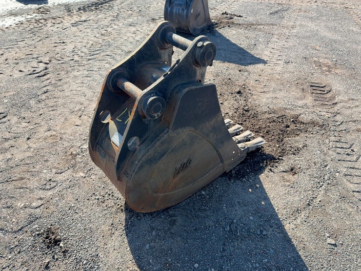 tag-18"-bucket-with-teeth-image-4