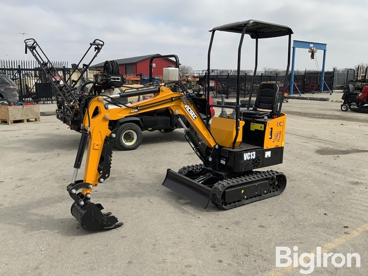 2025-massey-ferguson-730-image-1