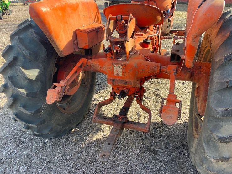 allis-chalmers-d15-2wd-tractor-image-15