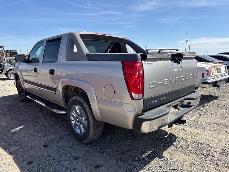 #5349-•-inop-2005-chevrolet-avalanche-pickup-3gnec12z25g286152-image-4