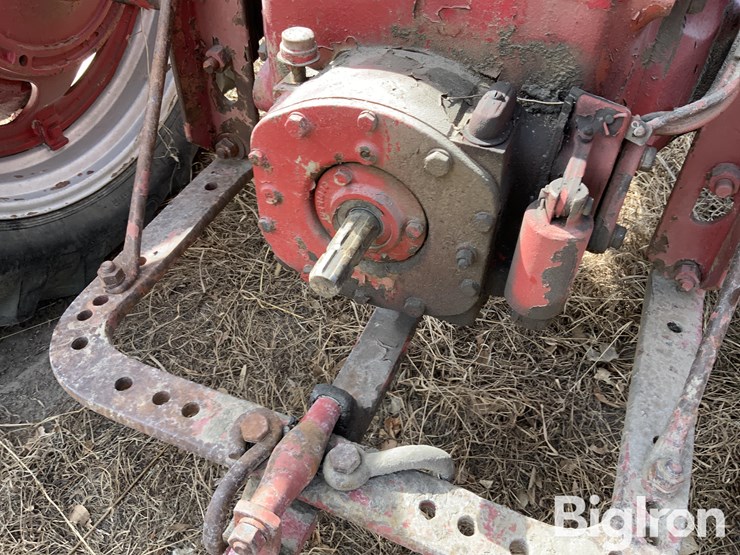 1954-farmall-400-2wd-tractor-image-12