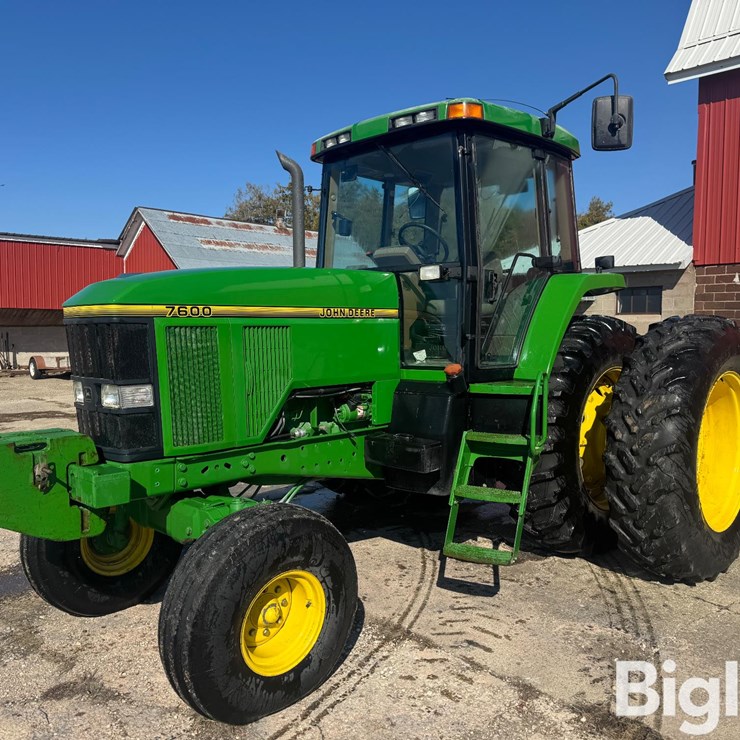 JOHN DEERE 7600