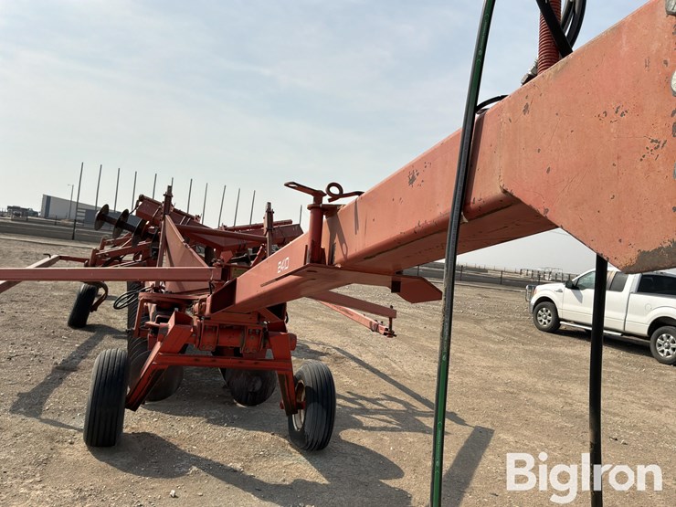 hesston-2410-image-12