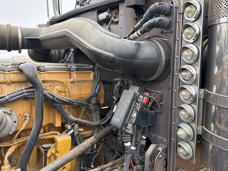 2016-peterbilt-389-image-110