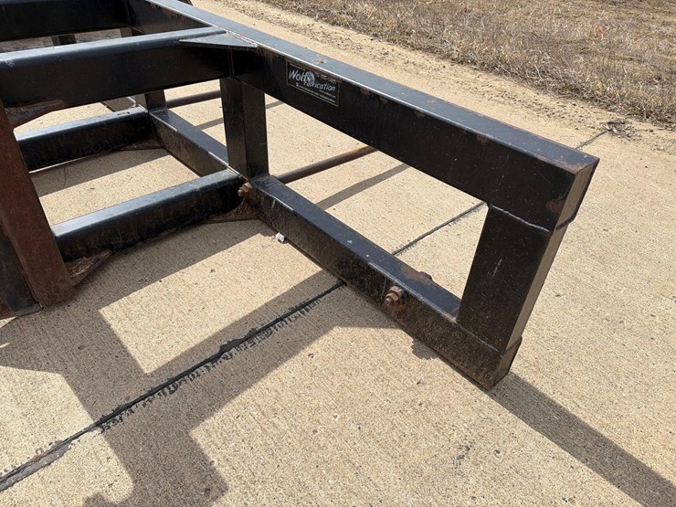 wolf-4-prong-volvo-mount-bale-spear-image-12