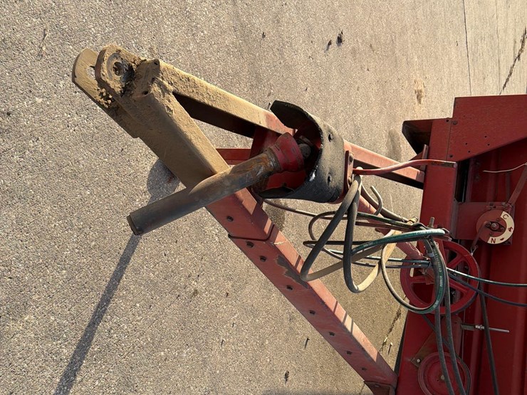 new-holland-195-image-17