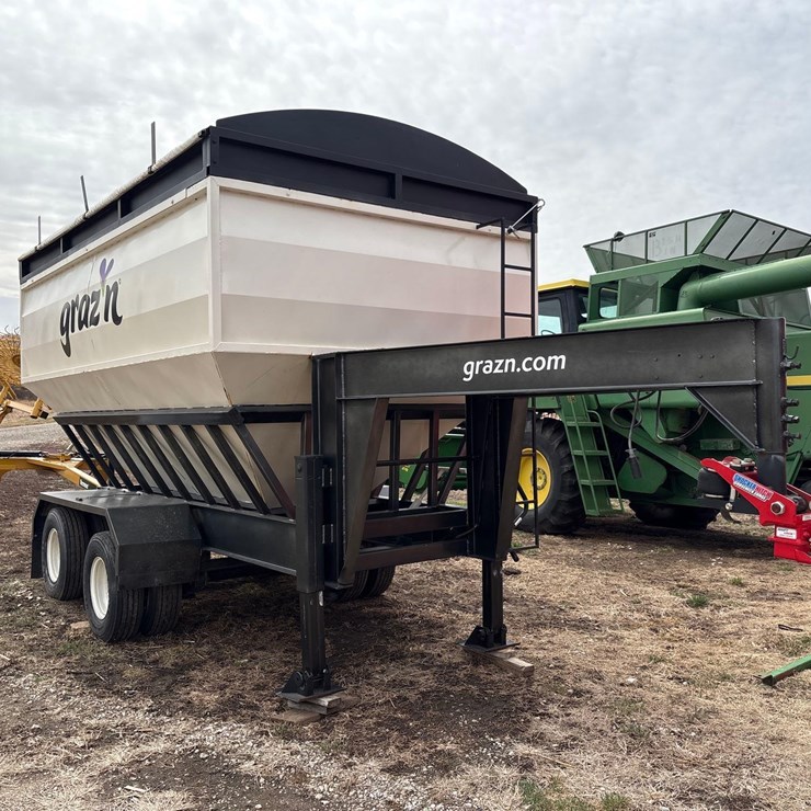 Triple R 500BU Gooseneck Hopper Trailer