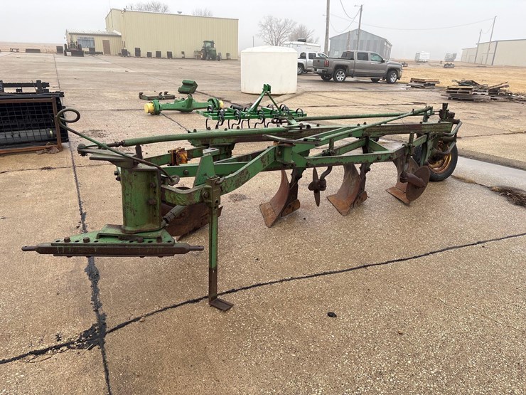 john-deere-4-bottom-plow-image-4