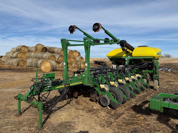 2011-john-deere-1770nt-ccs-image-1