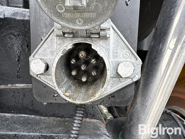 2022-jcb-8330-fasttrac-4wd-tractor-image-15