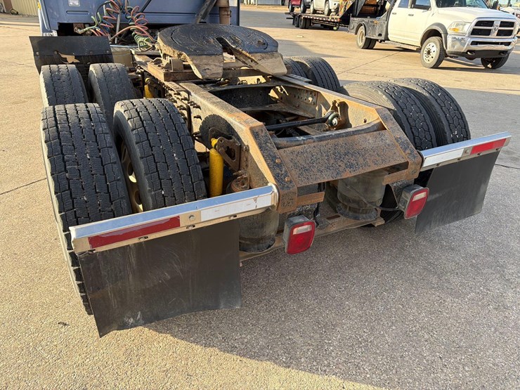 2001-volvo-vn-image-7